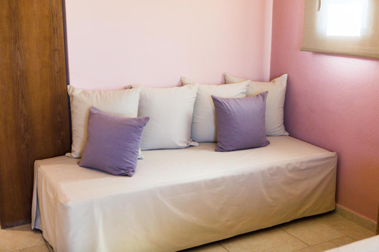 Helianthus Guesthouse Ammouliana Buitenkant foto