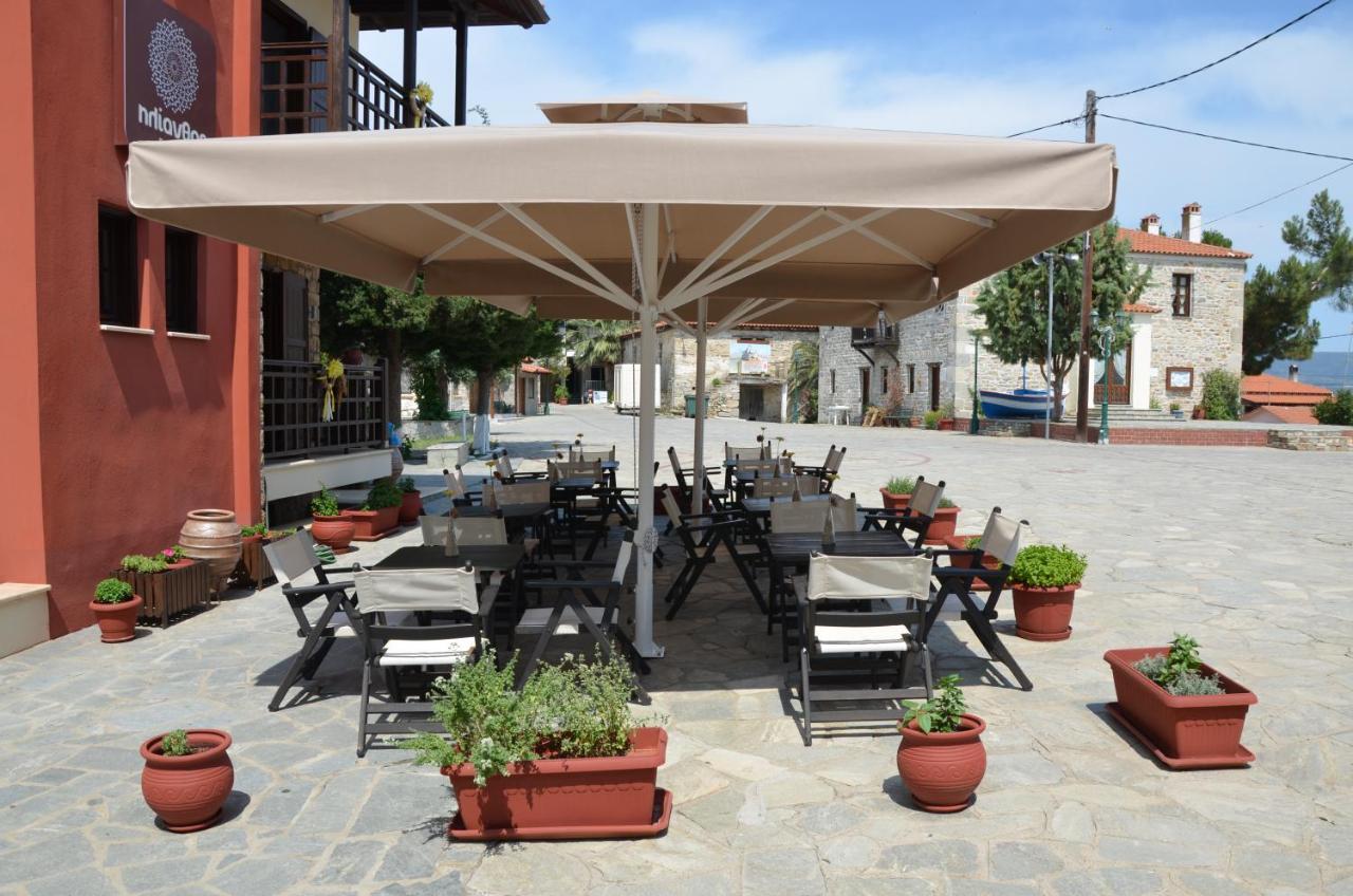 Helianthus Guesthouse Ammouliana Buitenkant foto