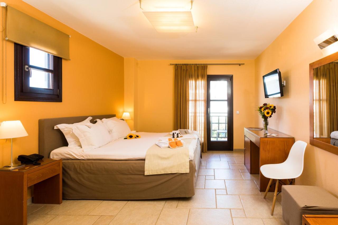 Helianthus Guesthouse Ammouliana Buitenkant foto